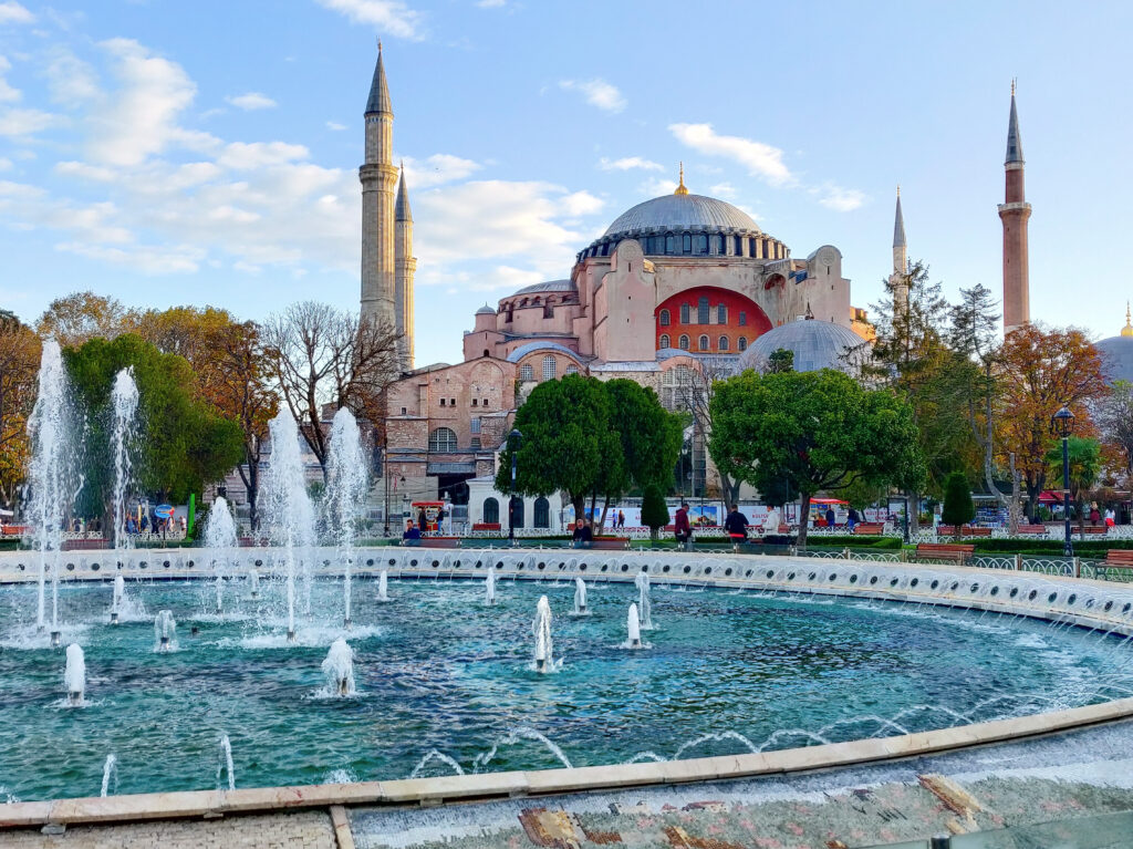 The Hagia Sophia (Ayasofya) located in Istanbul, Turkey, has served as a holy place for both Christians and Muslims for more than 1,500 years, and also served as a museum for almost 100 years. Hagia Sofia is one of the wonders of the world's architectural history, and is considered one of the masterpieces of Byzantine architecture. Since 1985, Hagia Sofia has also been included in the UNESCO World Heritage List.