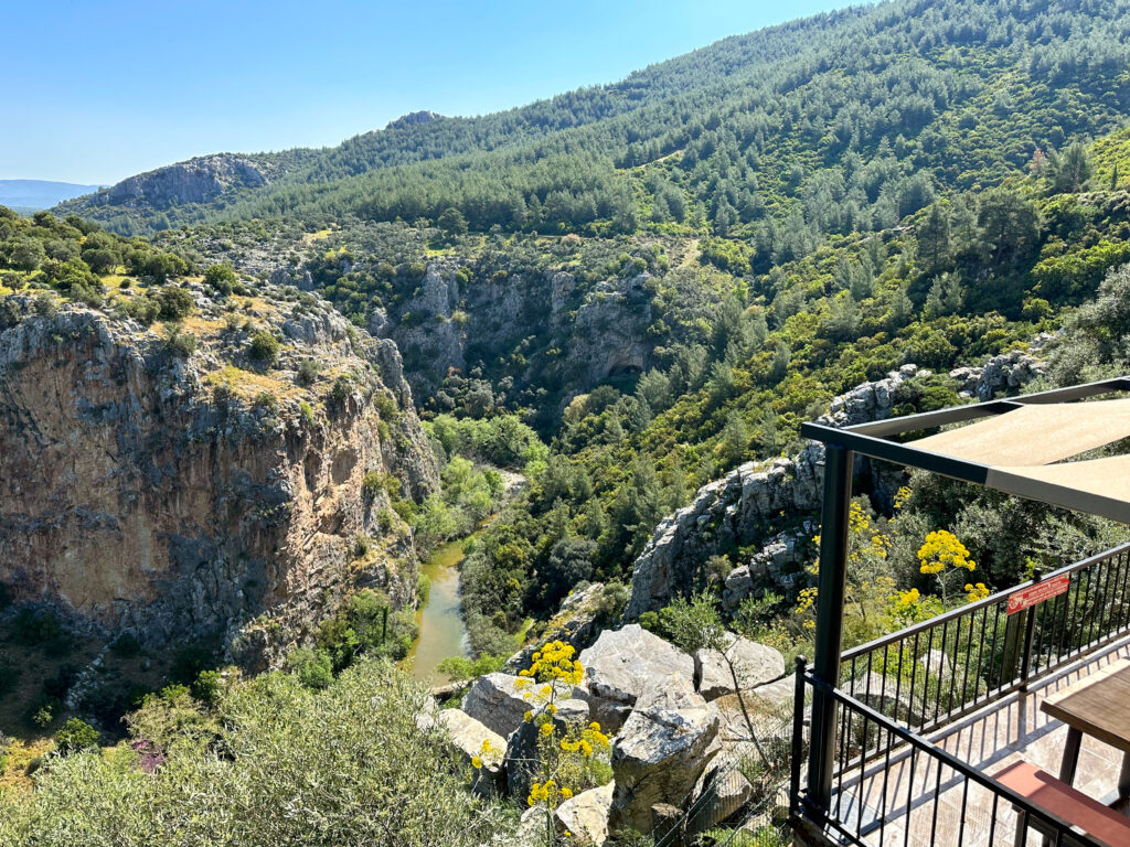 The magnificent Gökçeler Canyon (Gökçeler Kanyonu), located in the Muğla province of Turkey, is popular with nature lovers, mountain climbers, hikers and cave explorers.