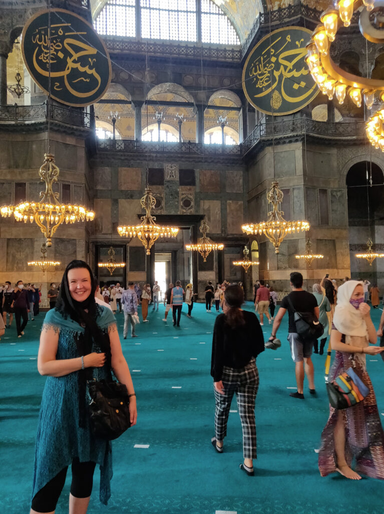 Istanbul, despite all its current challenges, is a uniquely magnificent city and very dear to me. With the photos (and texts) in this post, I want to share the enlightening and grateful insights I have gained from Istanbul and its people – these lessons that are always given to us all for our shared benefit.