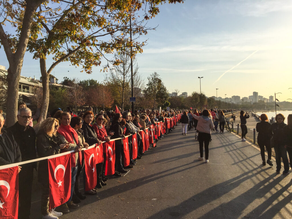 Istanbul, despite all its current challenges, is a uniquely magnificent city and very dear to me. With the photos (and texts) in this post, I want to share the enlightening and grateful insights I have gained from Istanbul and its people – these lessons that are always given to us all for our shared benefit.