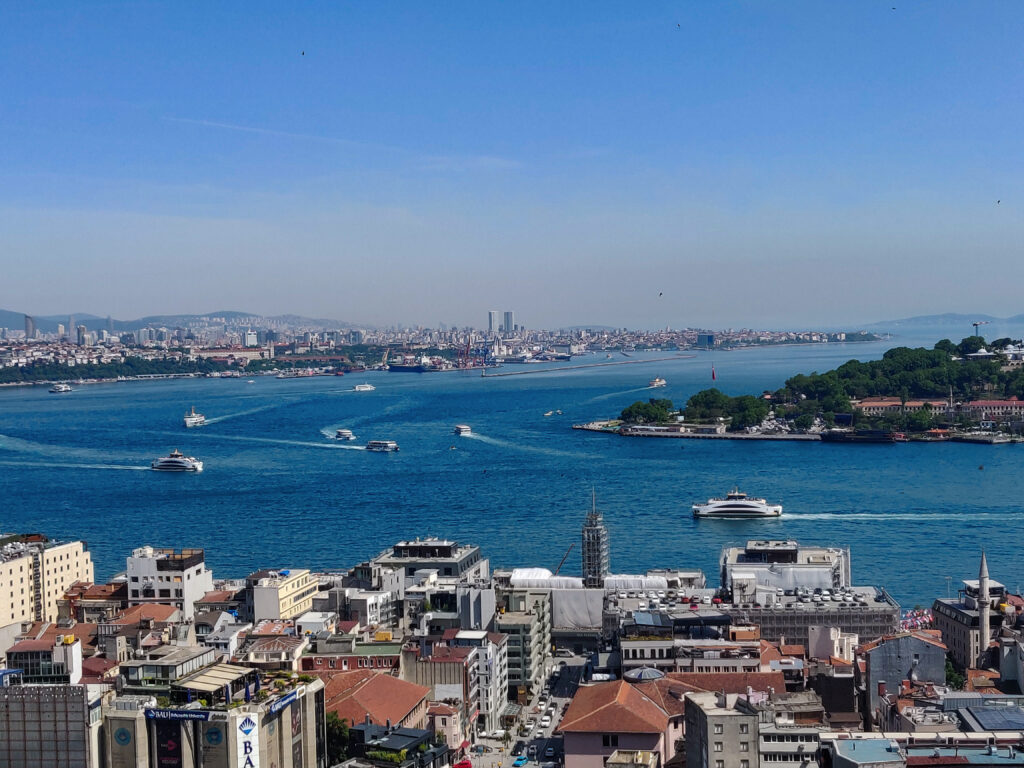 Näköala Galata-tornista (Galata Kulesi) Istanbulissa Turkissa.