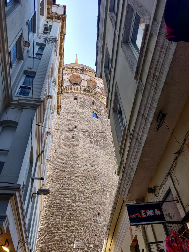 Galata-torni (Galata Kulesi) Istanbulissa Turkissa.