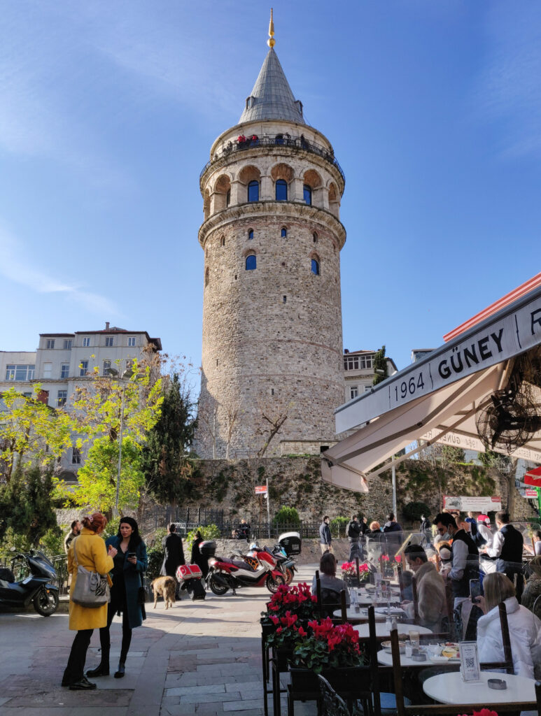 Galata-torni (Galata Kulesi) Istanbulissa Turkissa.