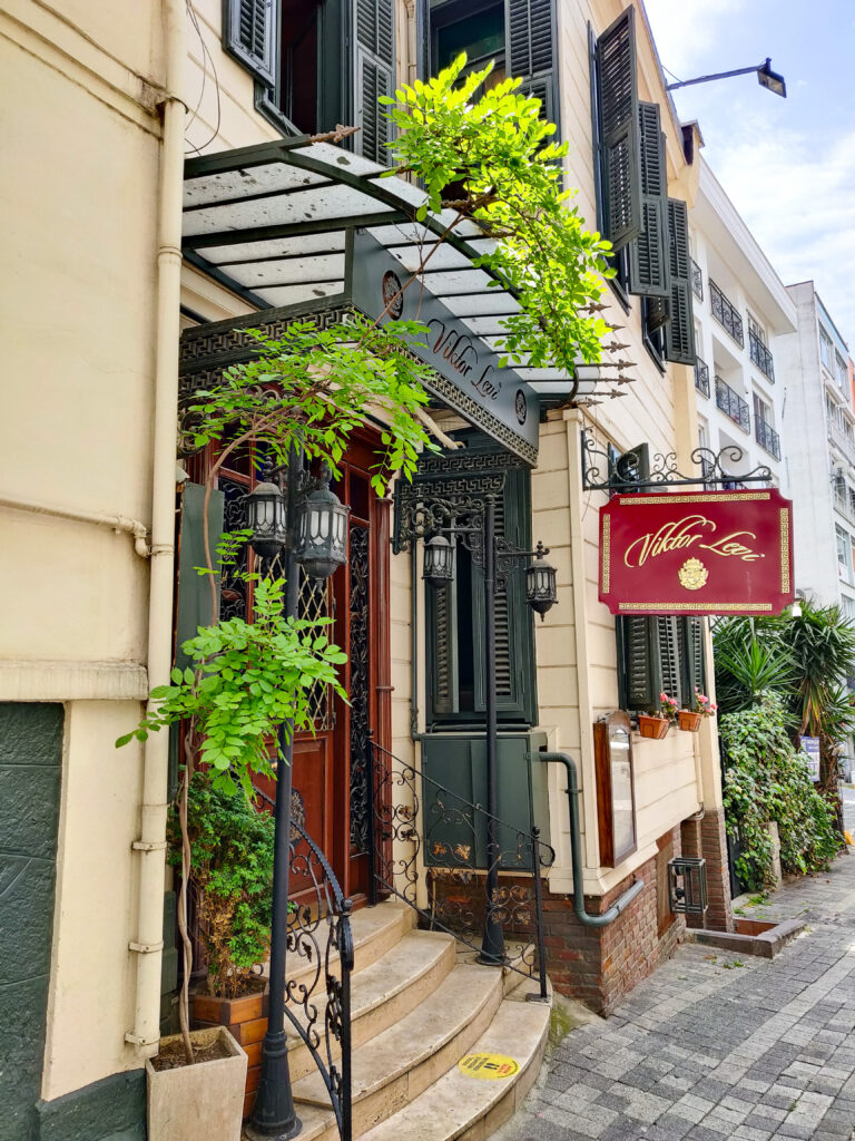 On the Asian side of Istanbul, in the Kadıköy-Moda area, you will find the Viktor Levi Şarap Evi wine restaurant, which beckons you with its beauty, elegance and history – and, of course, its wide selection of wines. The restaurant also continues to the beautiful and green courtyard.