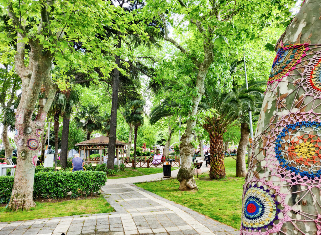 In Kadıköy, on the Asian side of Istanbul, you will find a promontory surrounded by the Sea of Marmara, or a charming neighborhood called Moda. The small streets of Moda will seduce you with culture, colors, smells of delicacies and authentic Istanbul life. In the end, you will end up mesmerized by the stunning views and beauty of the coastal landscapes of the Sea of Marmara.