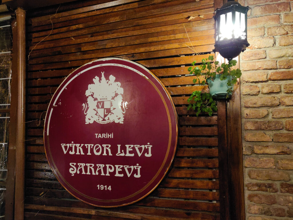 On the Asian side of Istanbul, in the Kadıköy-Moda area, you will find the Viktor Levi Şarap Evi wine restaurant, which beckons you with its beauty, elegance and history – and, of course, its wide selection of wines. The restaurant also continues to the beautiful and green courtyard.