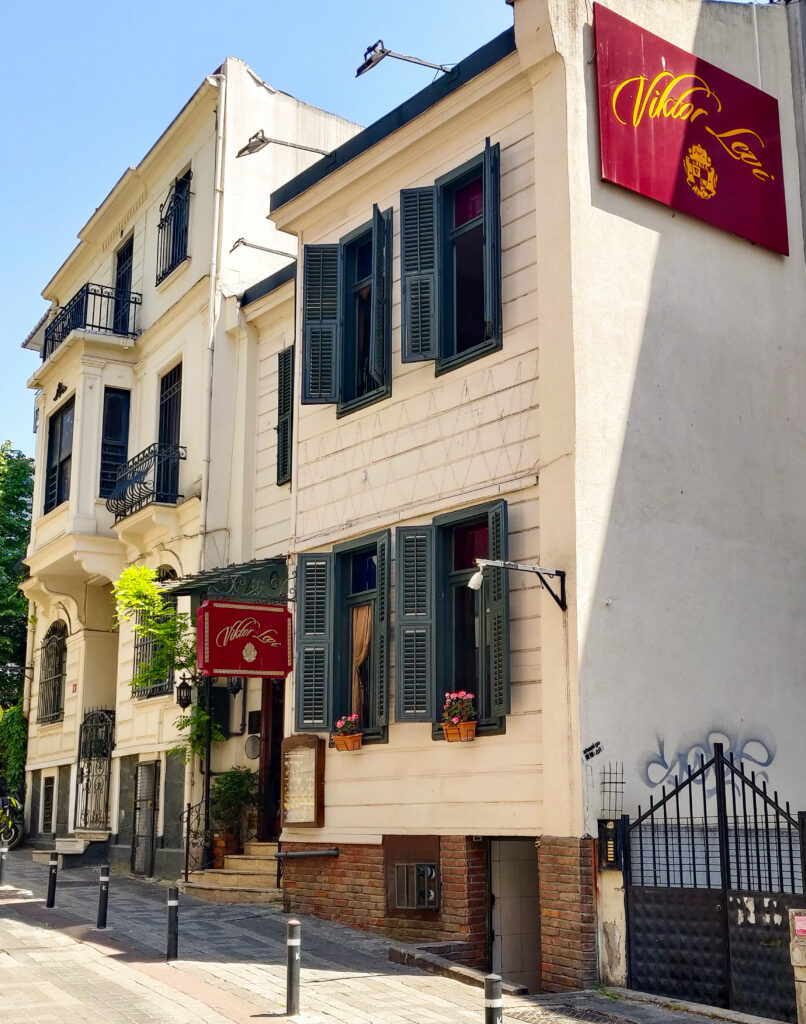 On the Asian side of Istanbul, in the Kadıköy-Moda area, you will find the Viktor Levi Şarap Evi wine restaurant, which beckons you with its beauty, elegance and history – and, of course, its wide selection of wines. The restaurant also continues to the beautiful and green courtyard.