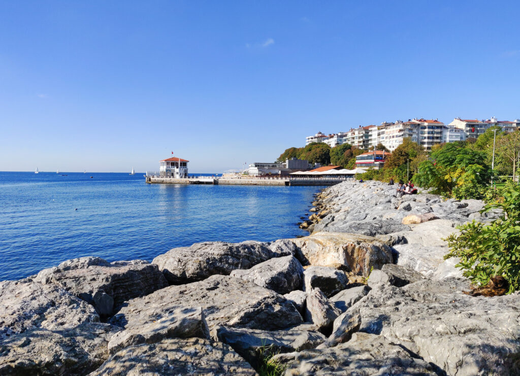 In Kadıköy, on the Asian side of Istanbul, you will find a promontory surrounded by the Sea of Marmara, or a charming neighborhood called Moda. The small streets of Moda will seduce you with culture, colors, smells of delicacies and authentic Istanbul life. In the end, you will end up mesmerized by the stunning views and beauty of the coastal landscapes of the Sea of Marmara. In the photo, Moda's historic pier.