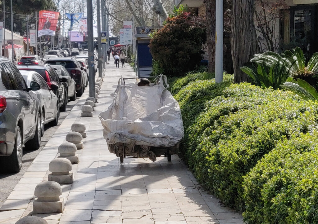 Istanbul, despite all its current challenges, is a uniquely magnificent city and very dear to me. With the photos (and texts) in this post, I want to share the enlightening and grateful insights I have gained from Istanbul and its people – these lessons that are always given to us all for our shared benefit.